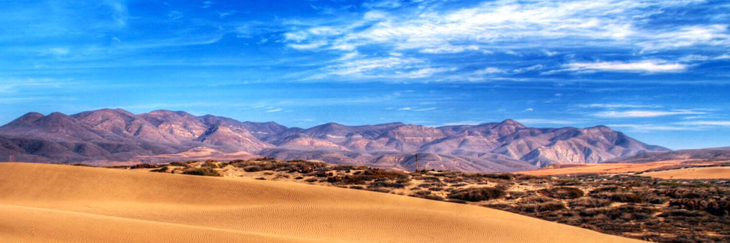 Dunas de arena a lo largo de la carretera 5 a Mexicali, Baja California